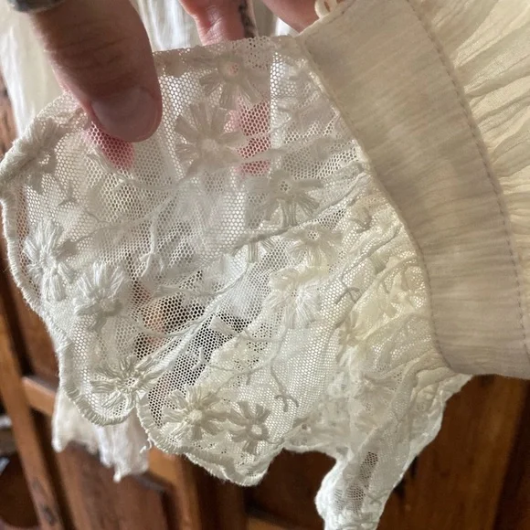 Free People Sorelle Lace V-Neck White Ivory Lace Crop Top Blouse - Picture 8 of 16